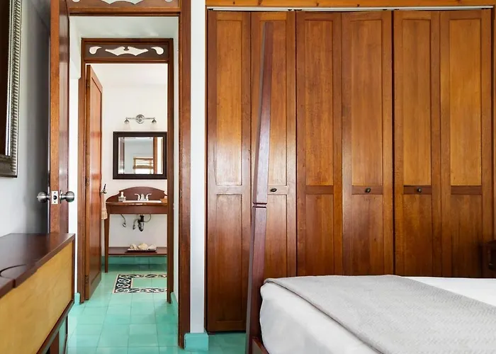 Barbados 2br Penthouse - Timeless Charm Of Colonial Caribbean Style