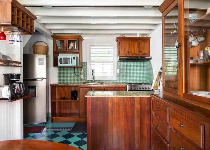 Barbados 2br Penthouse - Timeless Charm Of Colonial Caribbean Style *